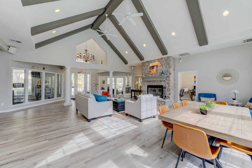 additional photo for property listing at chic digs with room to stretch out in the village 22 car