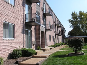 7009 Weil Ave 1-2 Beds Apartment for Rent - Photo Gallery 6