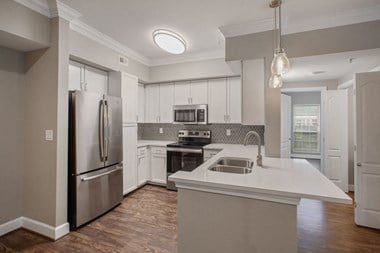 15135 Memorial Drive 1-2 Beds Apartment for Rent - Photo Gallery 1