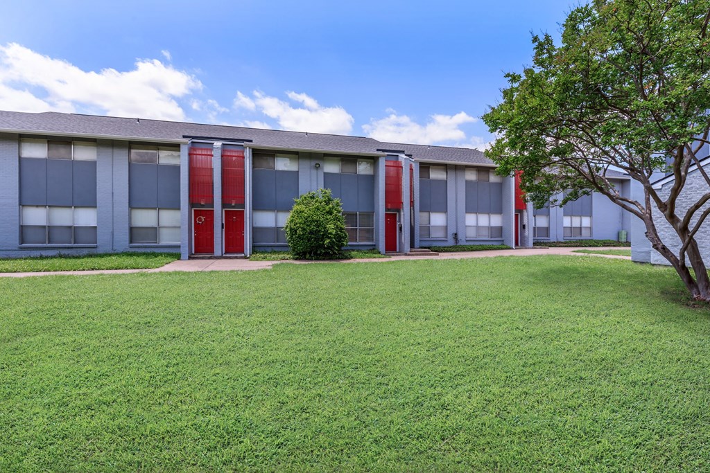 the building where the motel is located