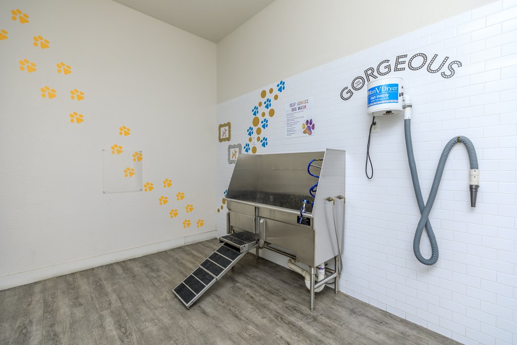 A white wall with the word GORGEOUS on it.