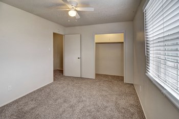 2800 S. 25th Street 1-3 Beds Apartment for Rent - Photo Gallery 7