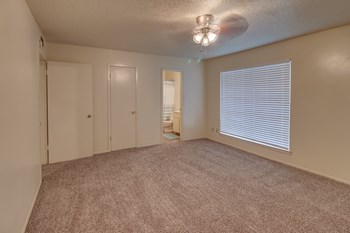 2701 Southwest Drive 1-3 Beds Apartment for Rent - Photo Gallery 4