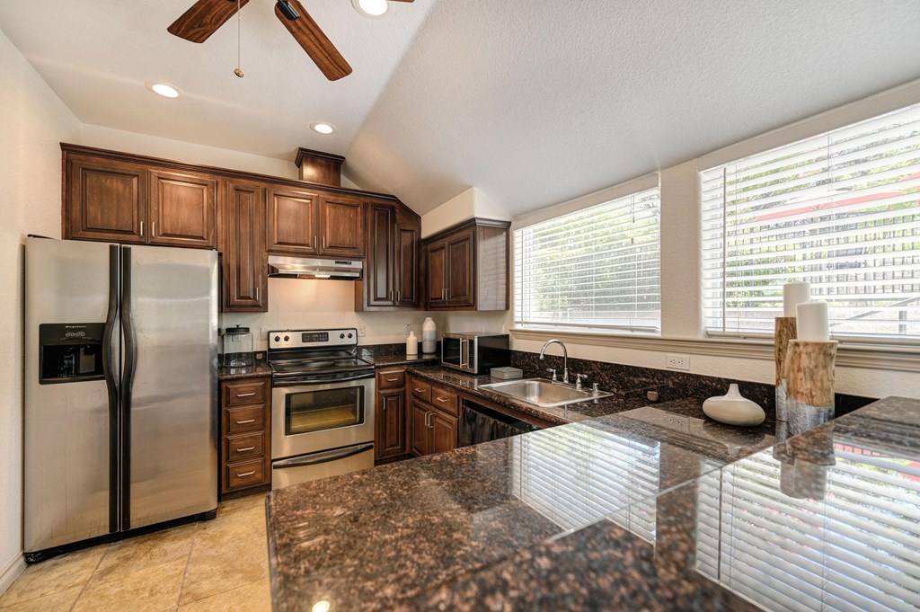 Lake Pointe Clubroom Kitchen