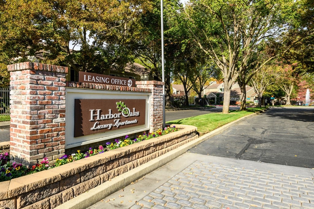 leasing office sign at Harbor Oaks apartments