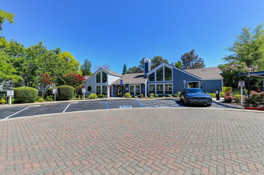 Lake Pointe Leasing Office