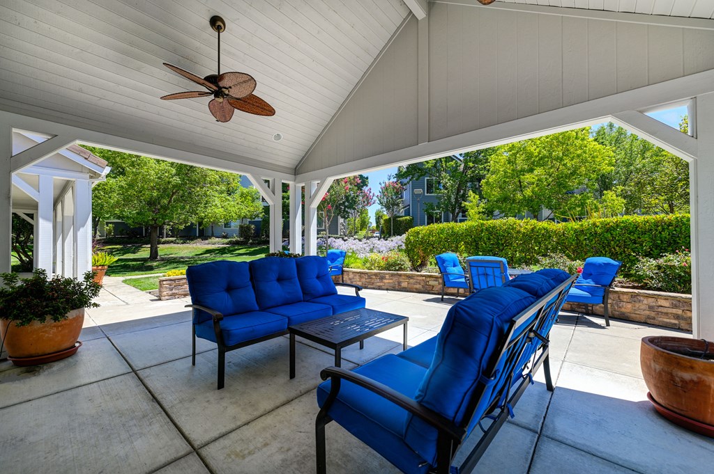 Clubhouse Patio Lounge