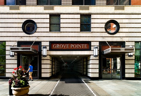 the entrance to the grove pointe building in the city