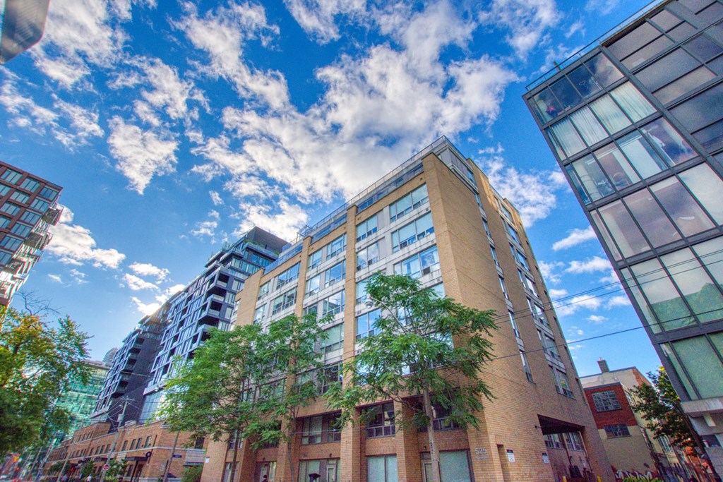 A view of 525 Richmond Ave W.