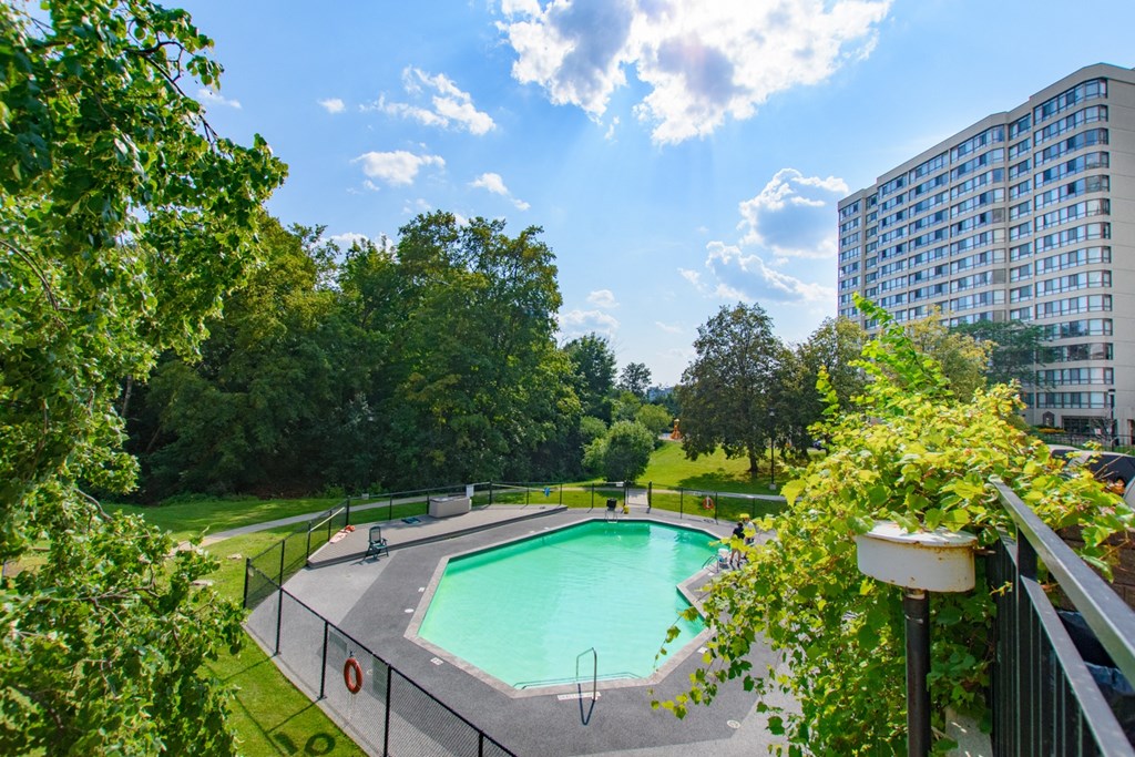 Silver Maple Court Pool