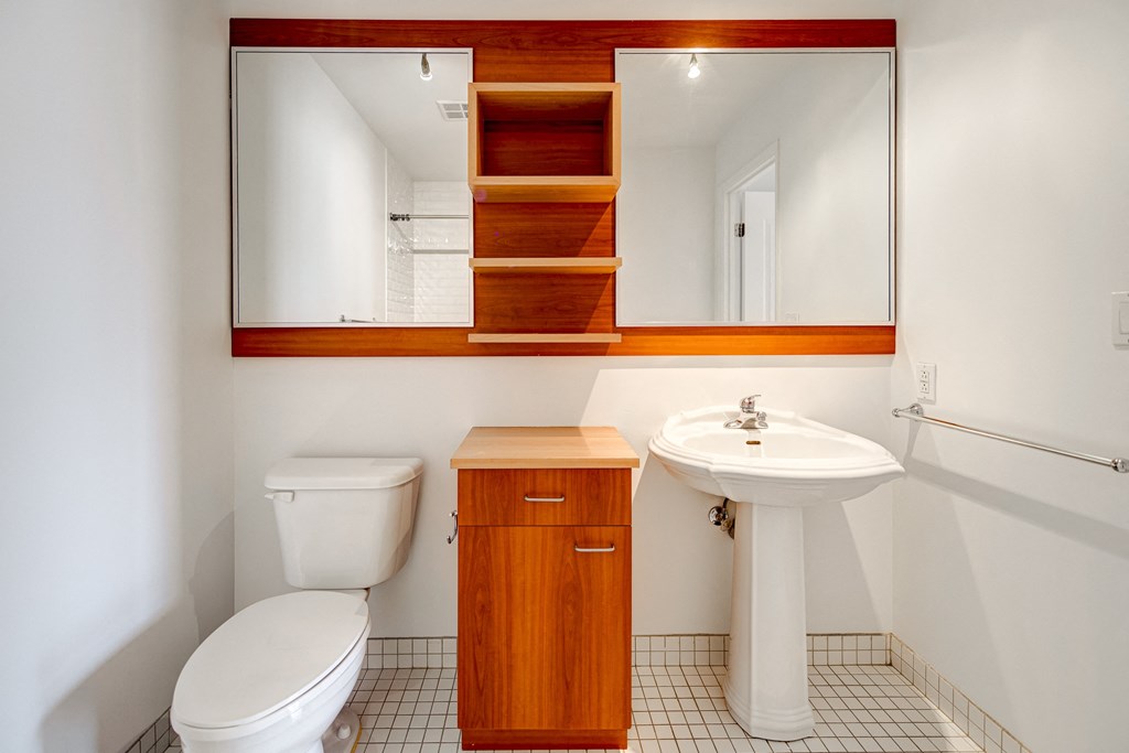 Le-Demetrius-2-Bedroom-Bathroom