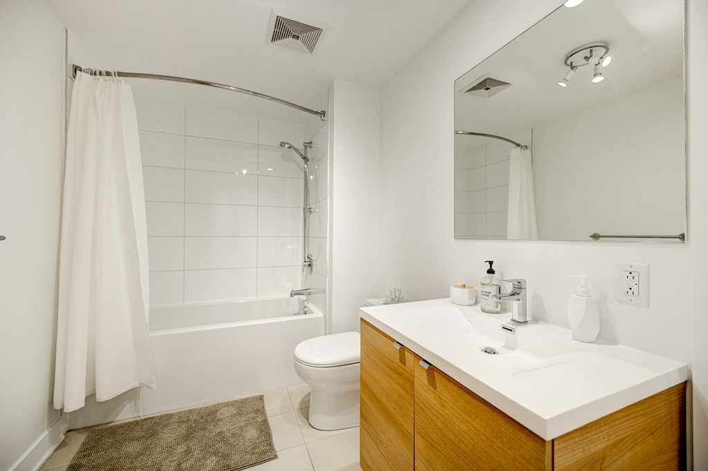 1770 Rue Joseph Manseau, Montreal - App 213 (4)