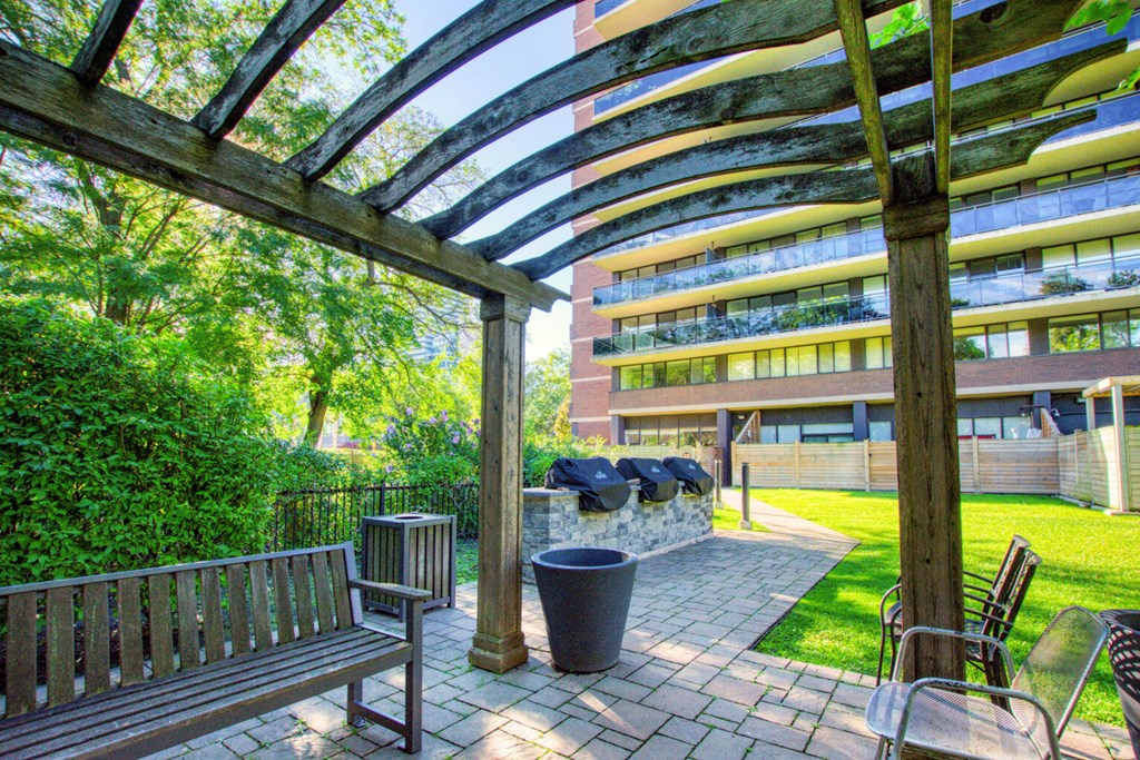 50-Prince-Arthur-Exterior-5