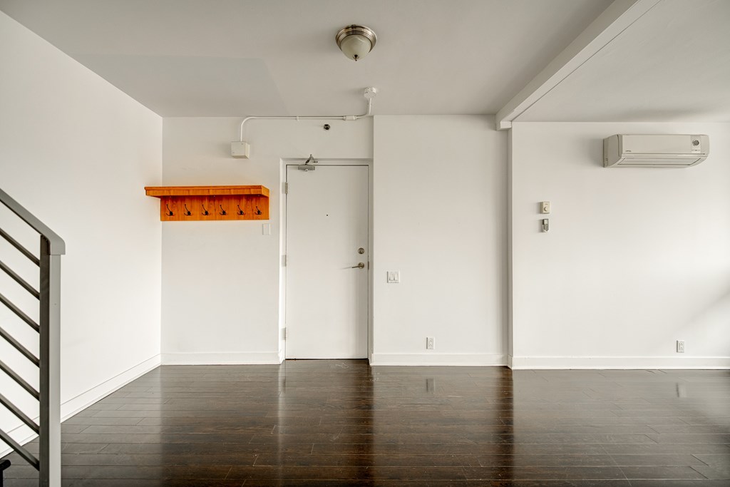 5999-Monkland-214-Living-2