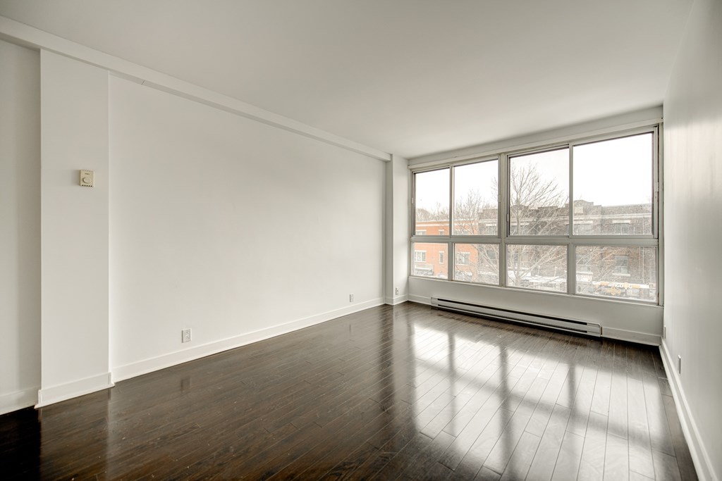 5999-Monkland-214-Bedroom