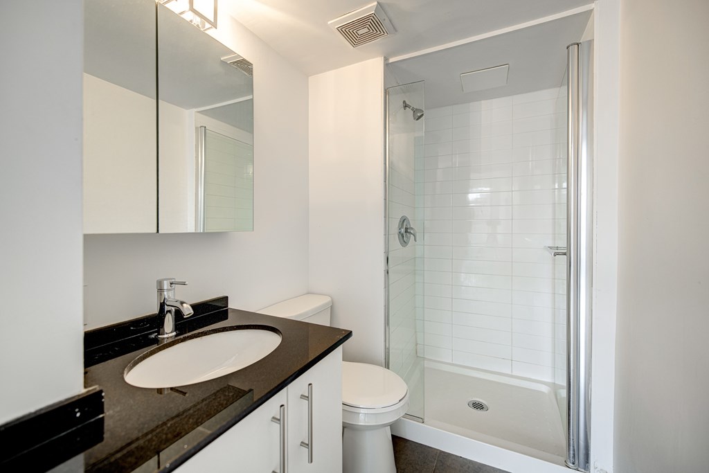 5999-Monkland-214-Bathroom-3