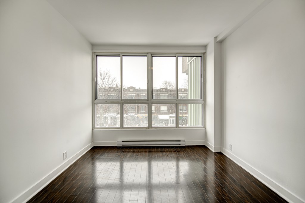 5999-Monkland-214-Bedroom-3