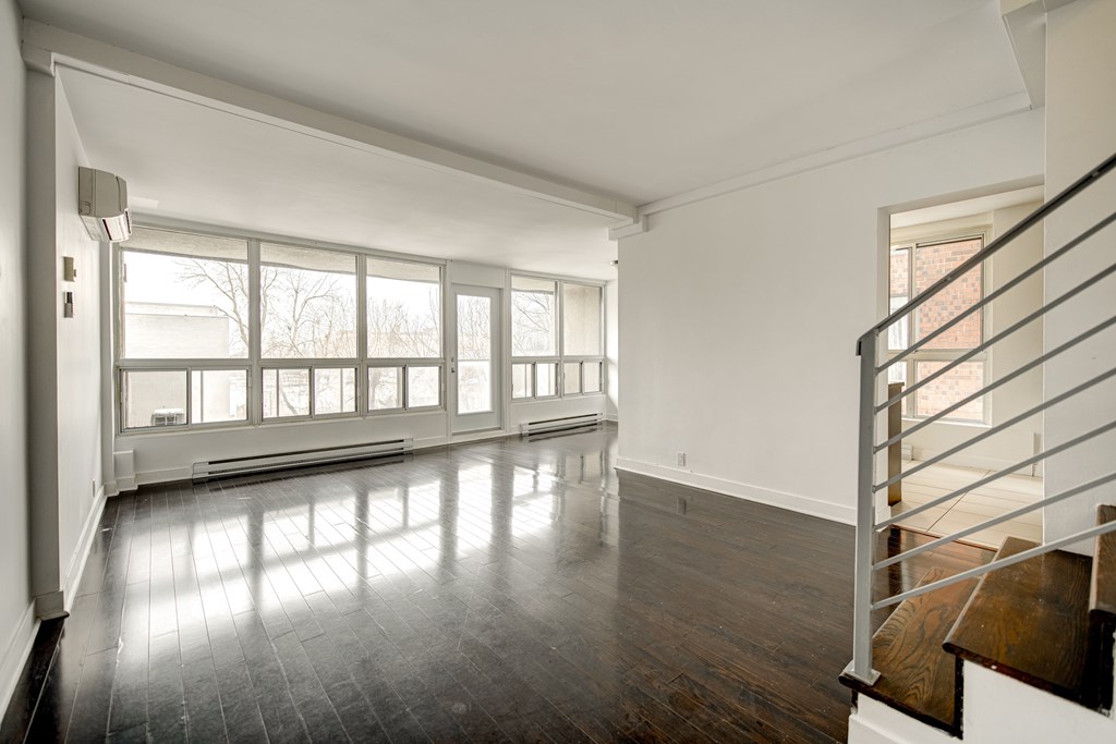 5999-Monkland-214-Living