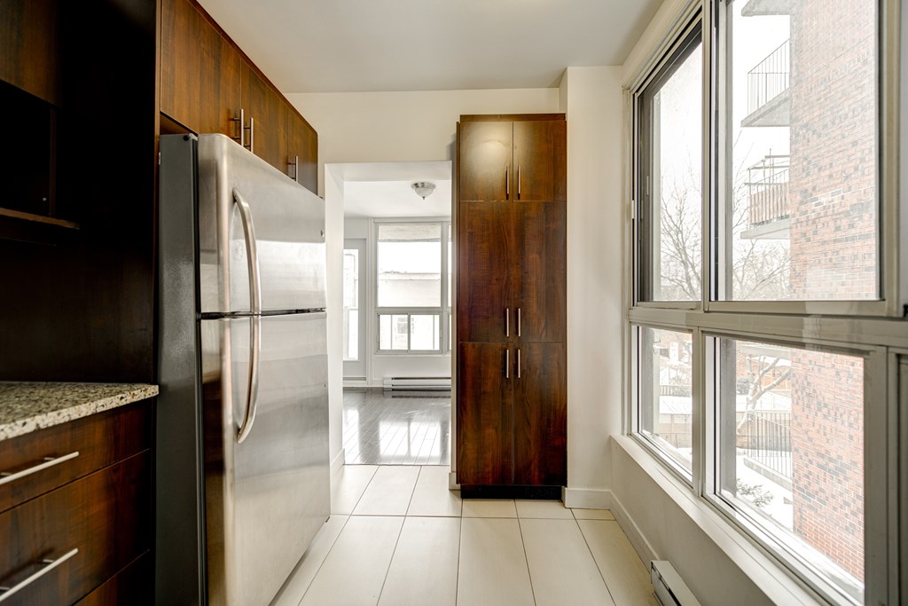 5999-Monkland-214-Kitchen-2