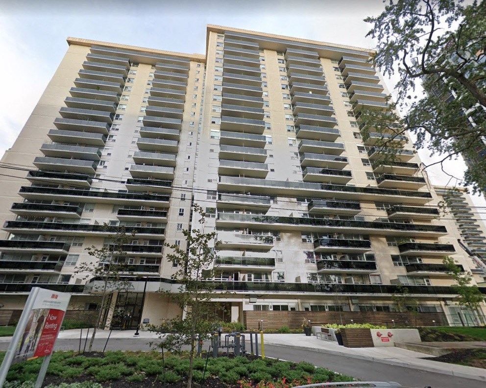 77 Quebec exterior.  Thumbnail click to zoom.