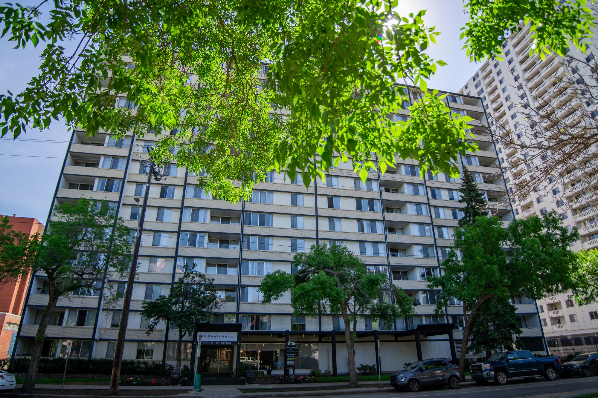 Welcome to the Signature Place.  Thumbnail click to zoom.