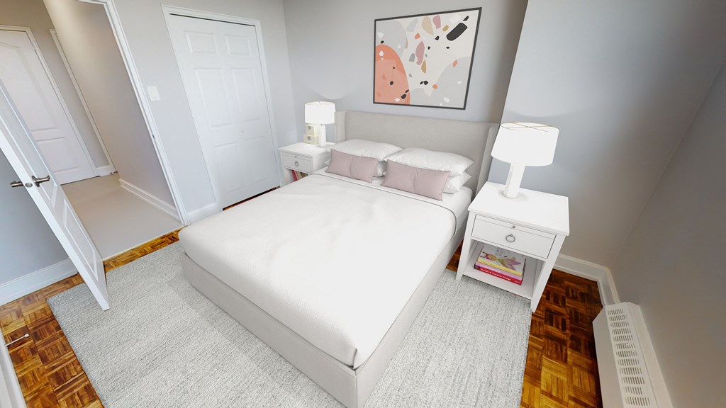 Large and inviting bedroom. Thumbnail click to zoom
