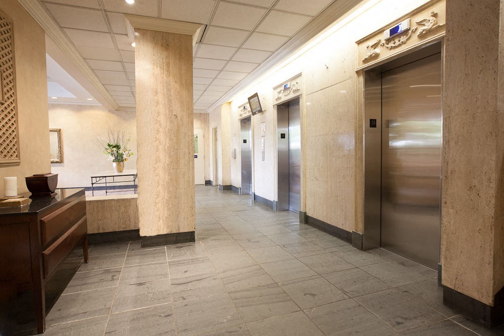 Lobby. Thumbnail click to zoom.