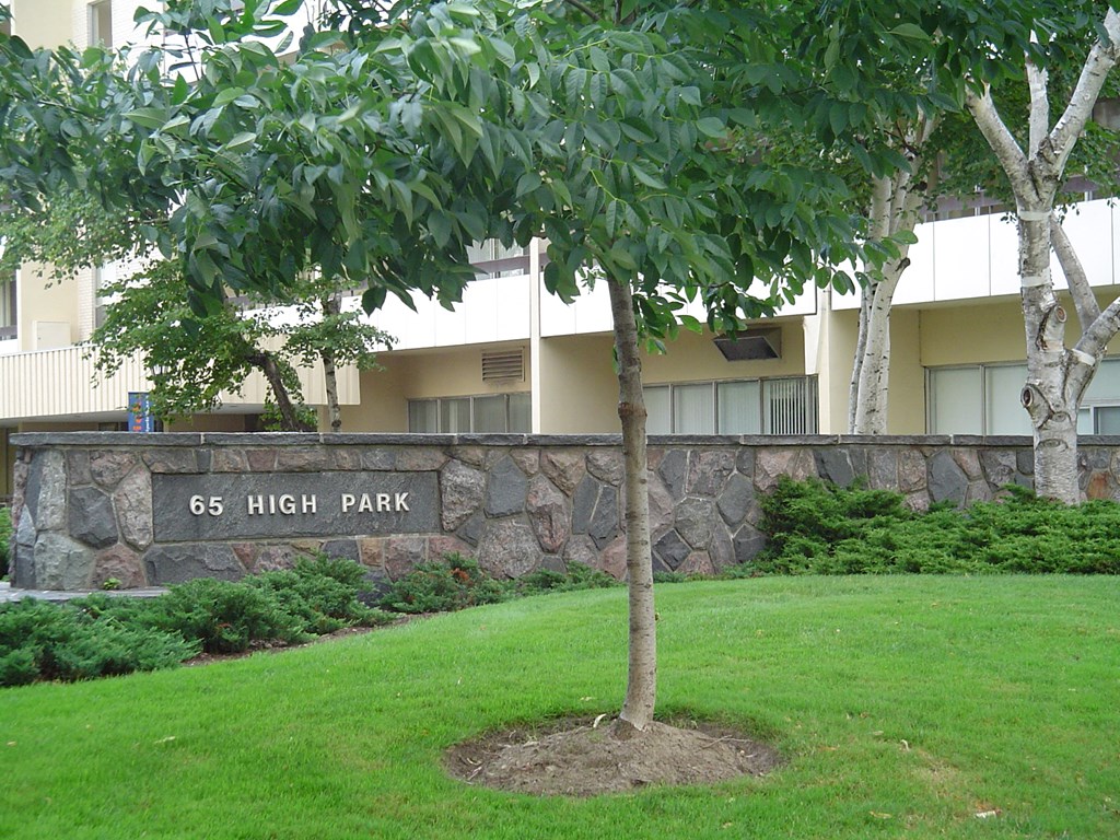 Entrance to 65 High Park. Thumbnail click to zoom.