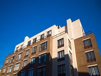 Side view exterior of the building. Thumbnail click to zoom. - Photo Gallery 2