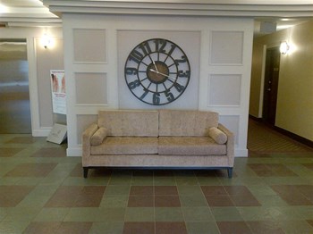 Front lobby. Thumbnail click to zoom. - Photo Gallery 4