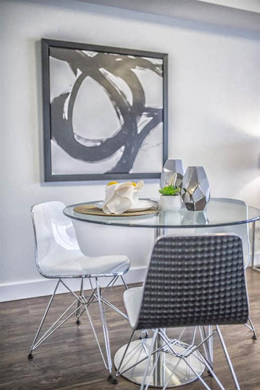 Dining room.  Thumbnail click to zoom.