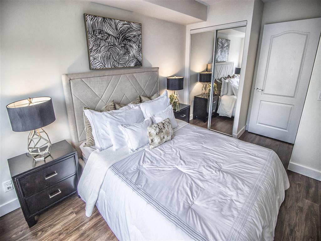 Bedroom full view.  Thumbnail click to zoom.