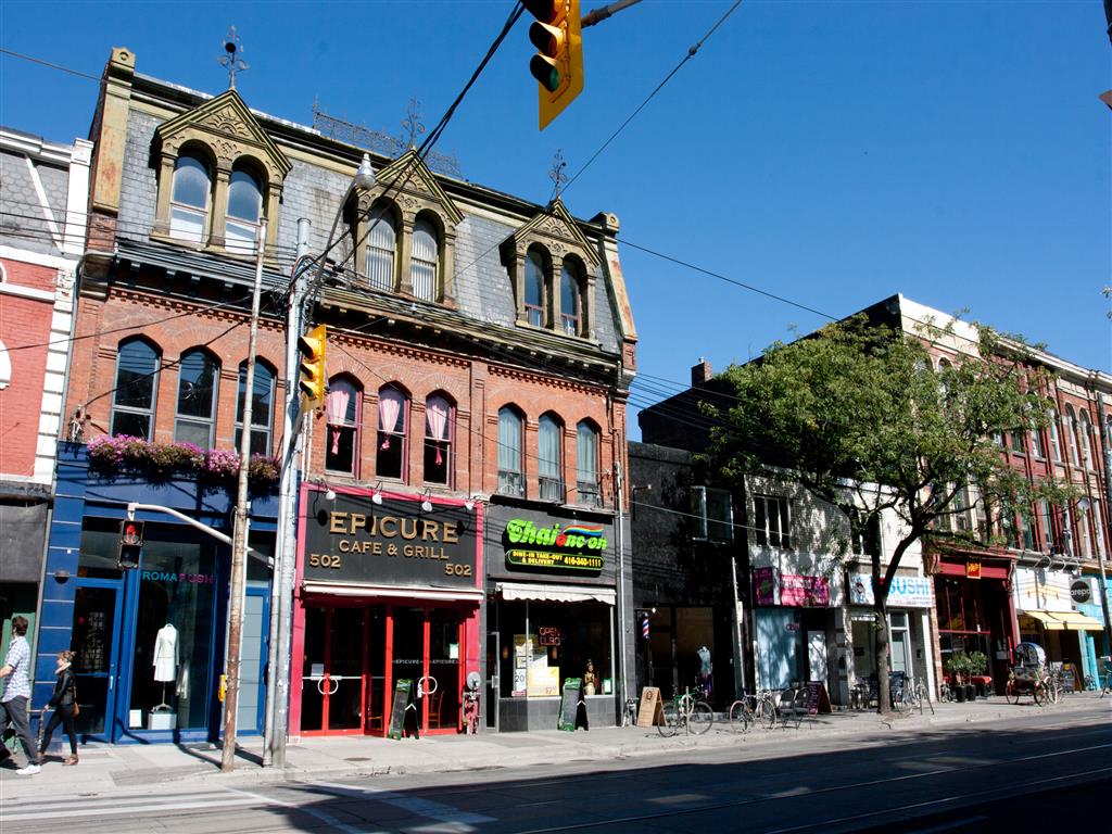 The convenience of living in the heart of downtown.  Thumbnail click to zoom.