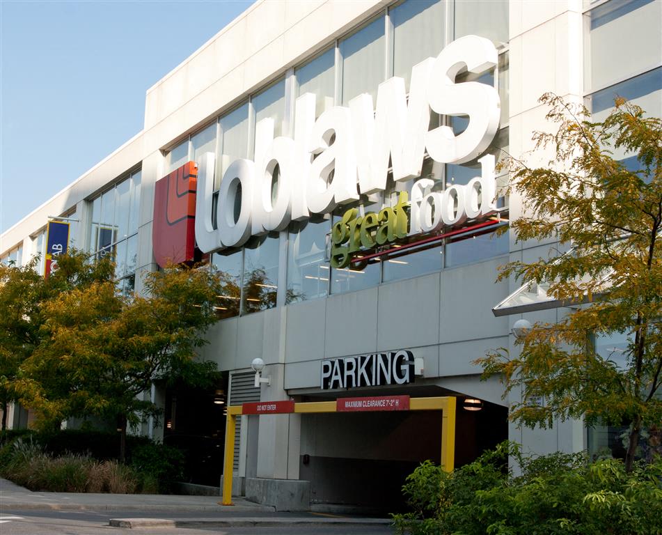 Just minutes from Loblaws for all your grocery needs.  Thumbnail click to zoom.