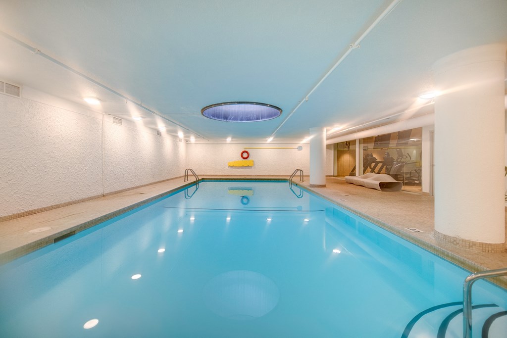 Indoor heated pool - Place Concorde The perfect way to relax is to use Place Concorde's indoor heated pool and sauna or take in the sunshine on our rooftop sun deck.