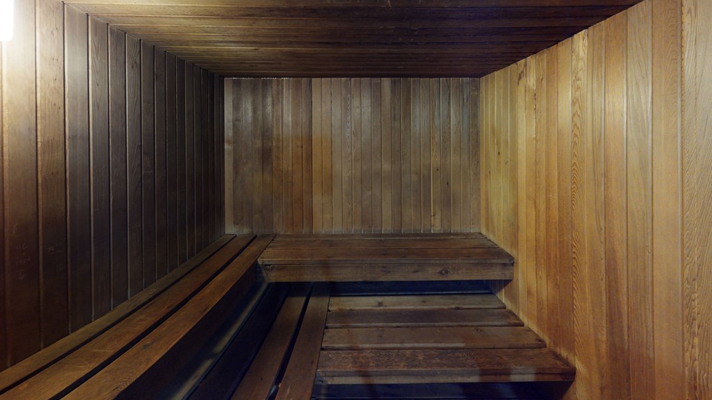 Stanley-Park-Dry-Sauna-2