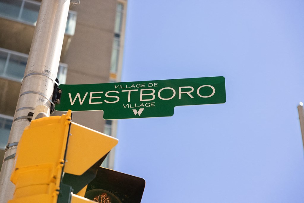 a street sign that reads villa de westboro village w