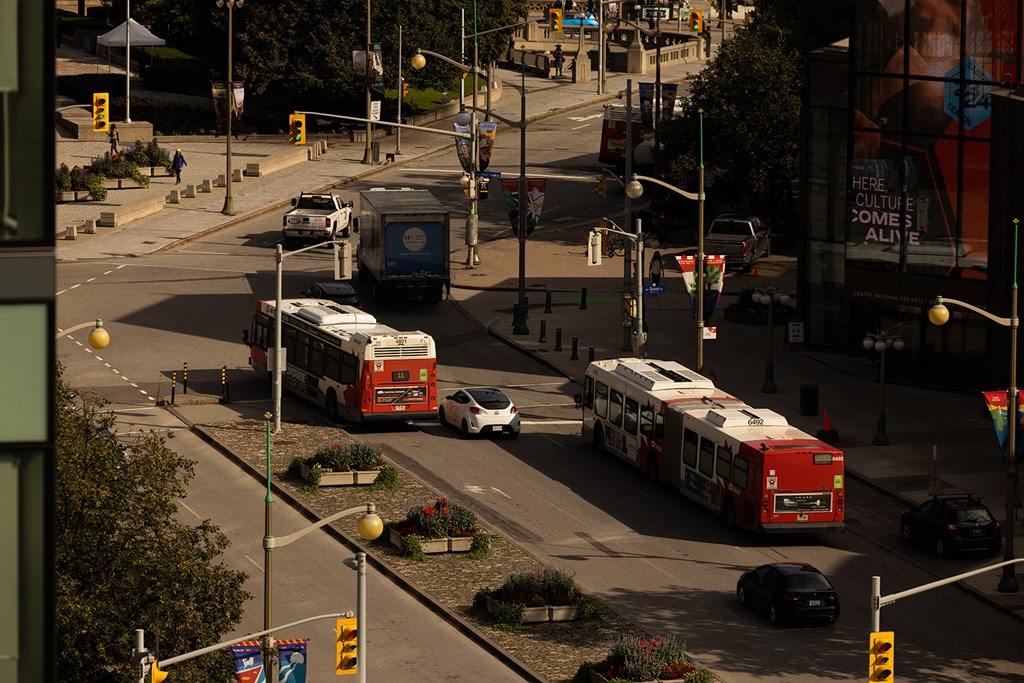 a busy city street with buses and cars on it