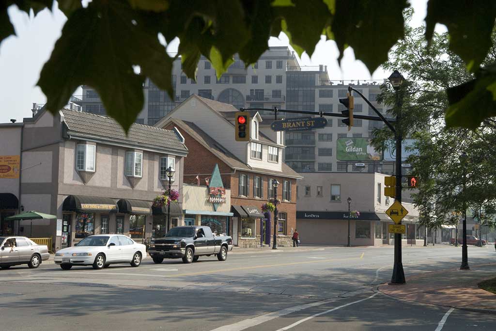 Close and conveniently located near shopping.  Thumbnail click to zoom