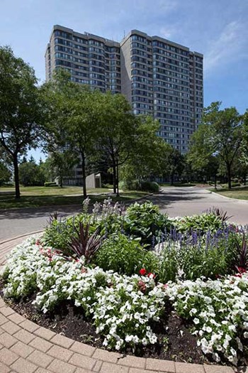 Beautifully landscaped. Thumbnail click to zoom. - Photo Gallery 4