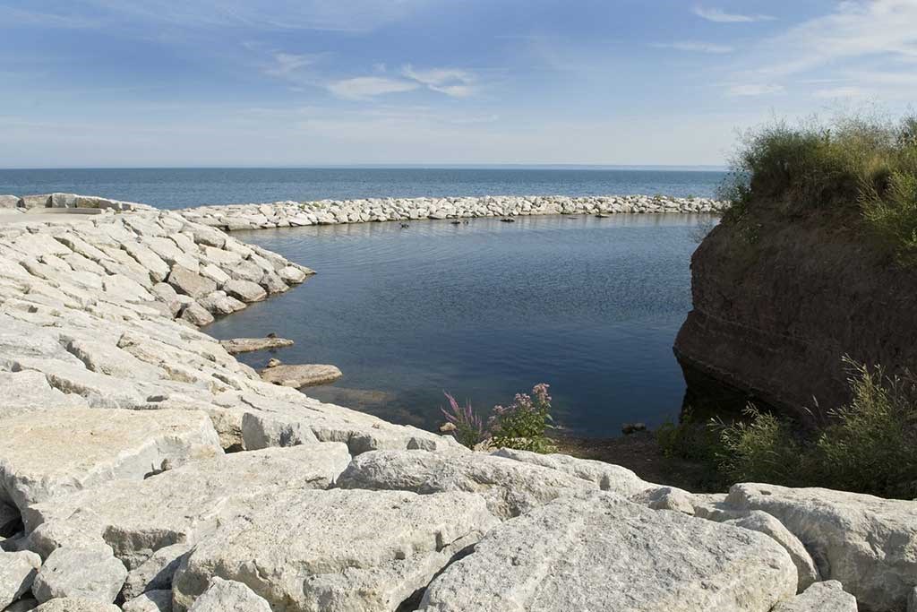 Breath taking walks on the lakefront.  Thumbnail click to zoom.