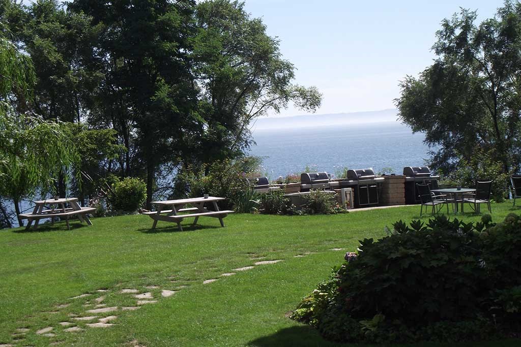 Just steps from Lake Ontario.  Thumbnail click to zoom.