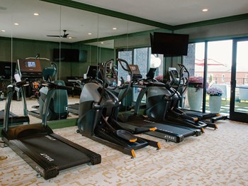 Fitness Center With Modern Equipment at Fairfax, Grandview, 43212 - Photo Gallery 11