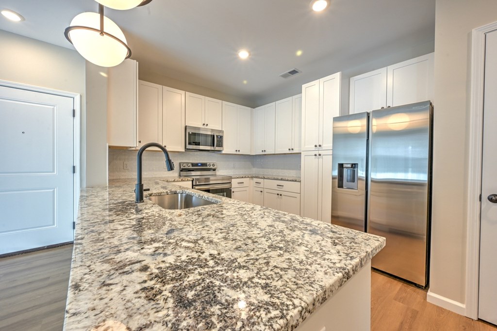 Granite Kitchen Worktops at Fairmont Apartments, Westerville, OH, 43081