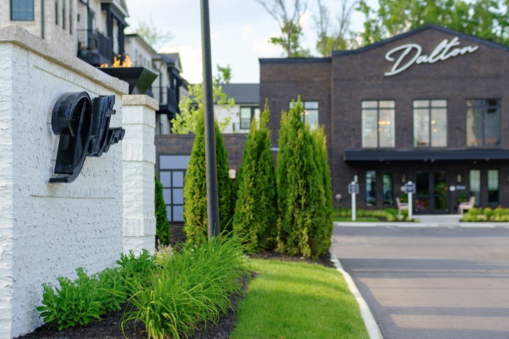 Exterior Landscape at Dalton, New Albany, Ohio