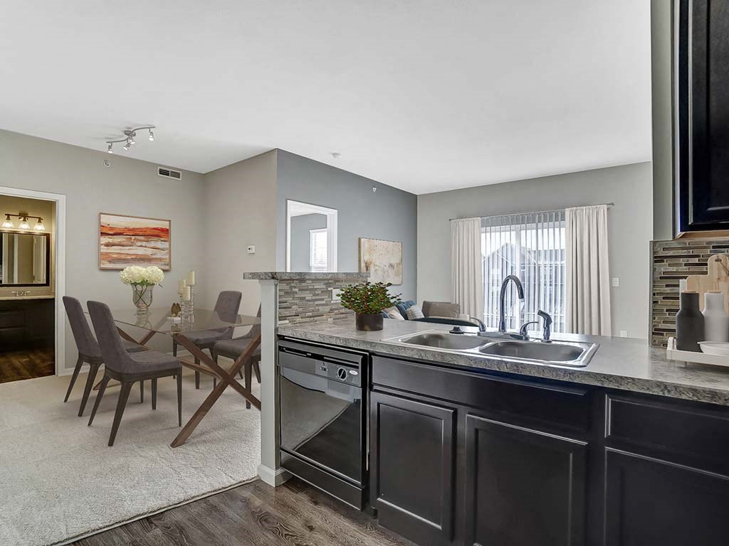 Kitchen and dining at Madison Park Apartments, Columbus, OH, 43214