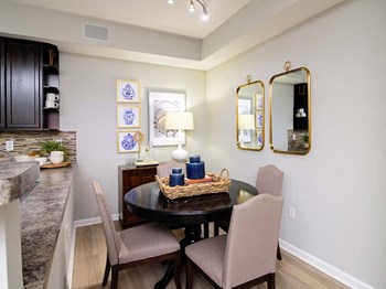 Dining Dining at Madison Park, Ohio, 43214 - Photo Gallery 2