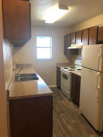 328 E. Southwest Parkway 1-2 Beds Apartment, Affordable for Rent - Photo Gallery 5