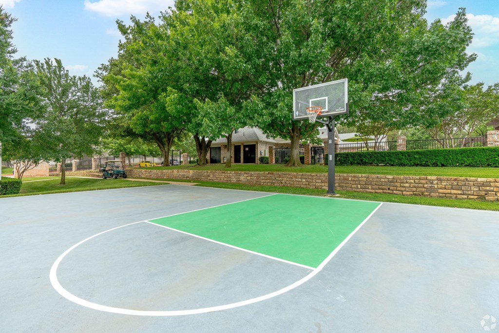 the basketball court at the estates apartments