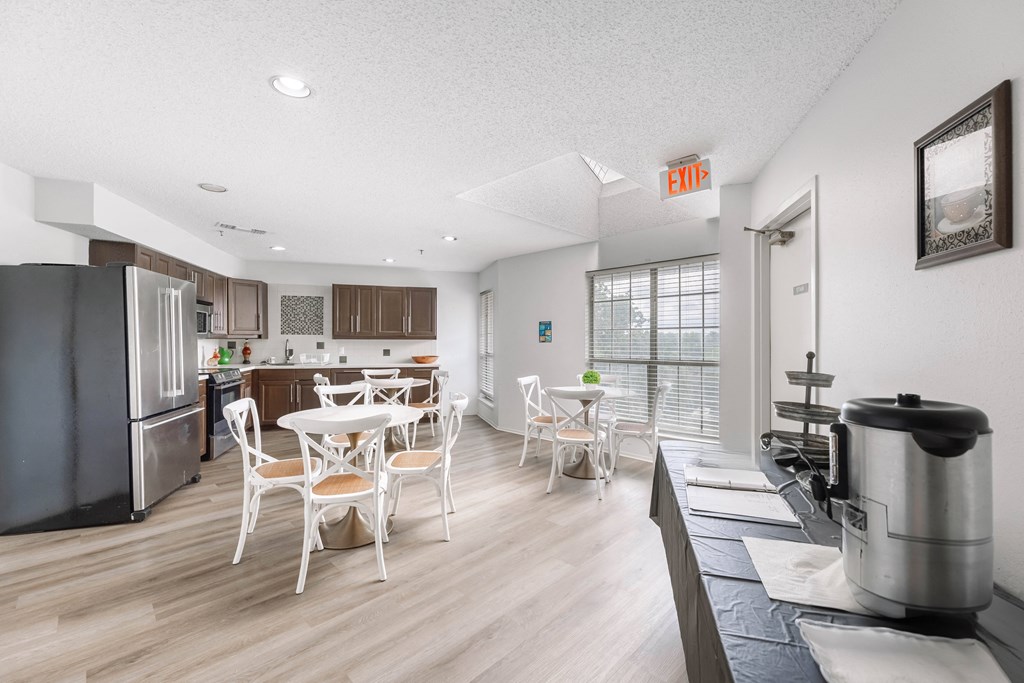 the preserve at ballantyne commons apartment kitchen and dining area